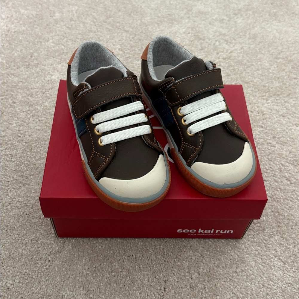 See Kai Run Brown Leather Sneakers, size 9 1/2